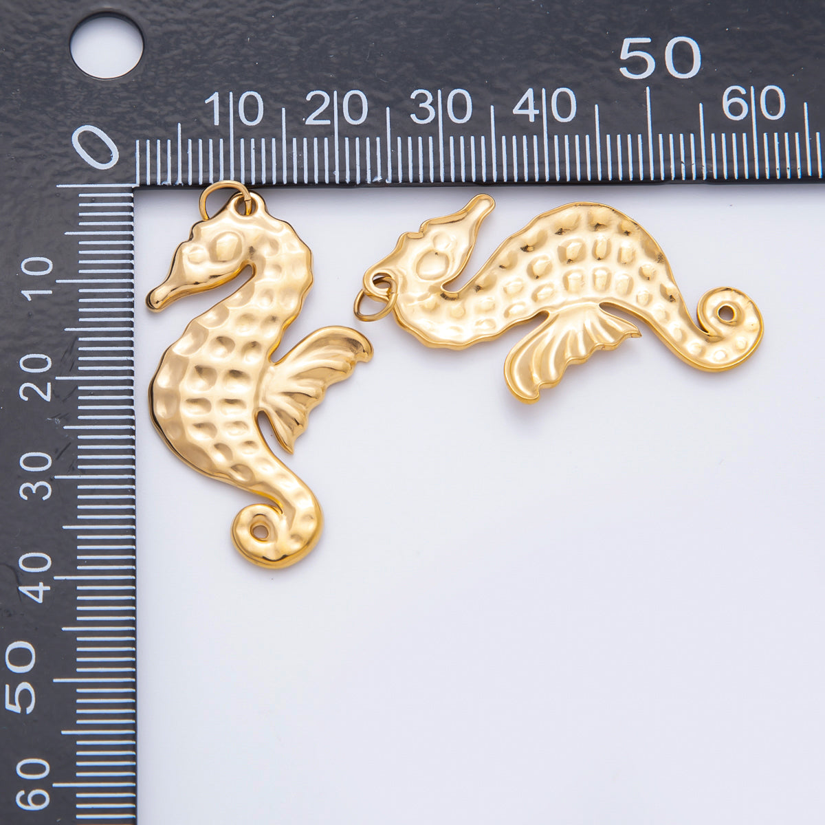 Stainless Steel 41.5mm Hammered Minimalist Sea Horse Animal Charm | AH949