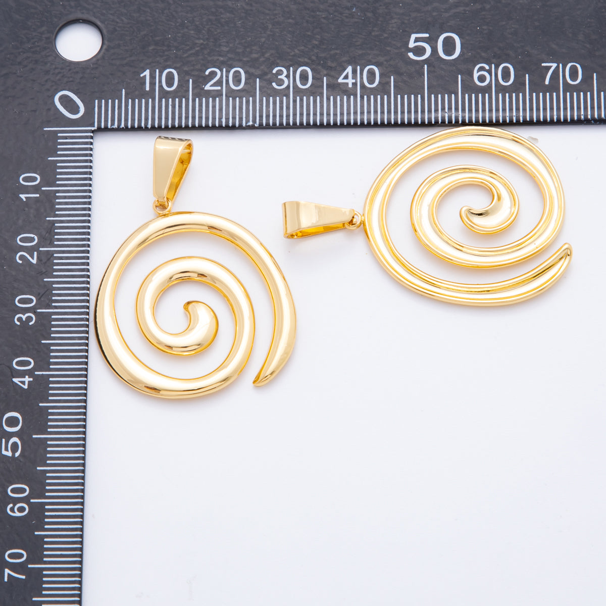 18K Gold Filled Minimalist Loop Spiral Pendant | AF1119