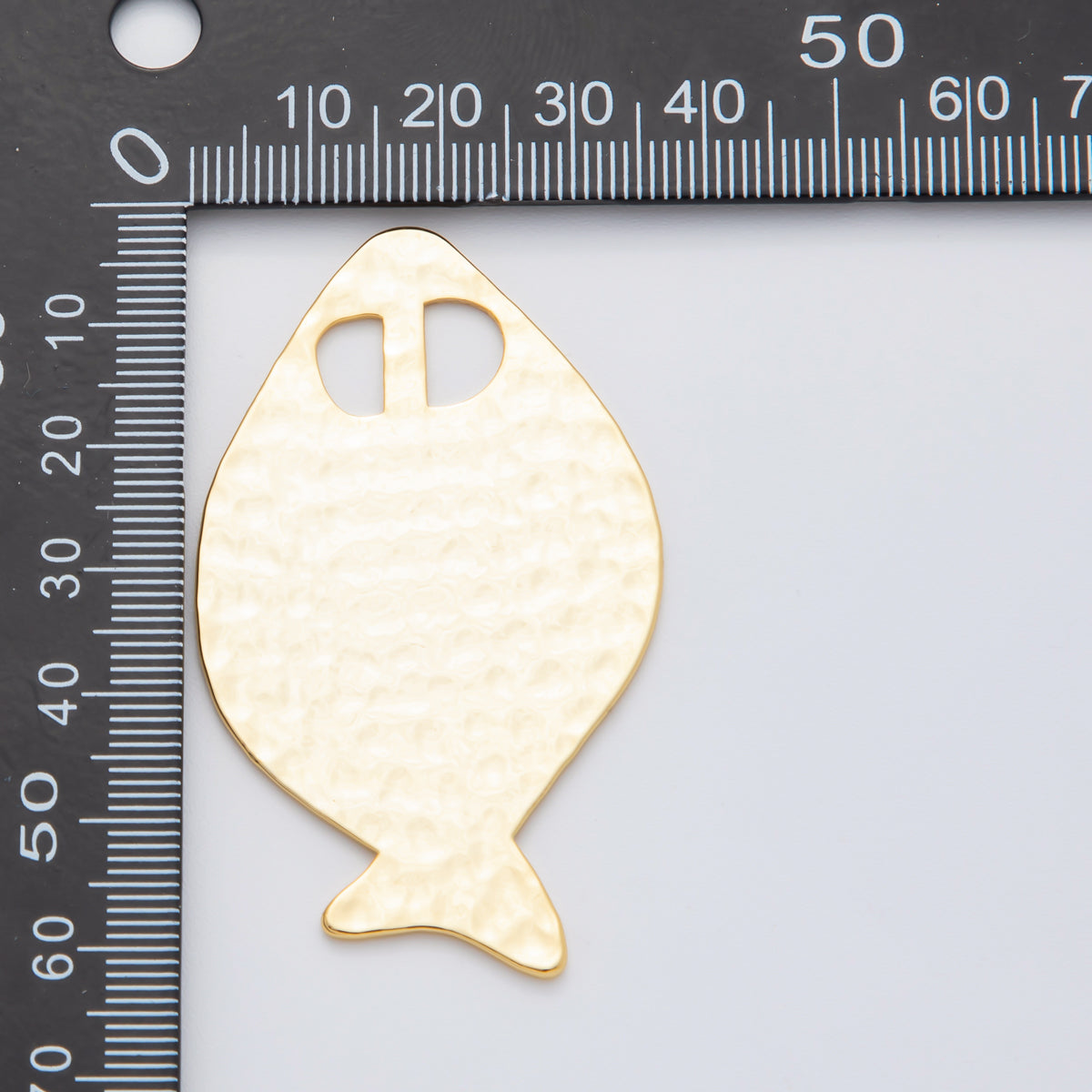 18K Gold Filled 60.5mm Hammered Flat Fish Ocean Animal Charm Finding | AF1255