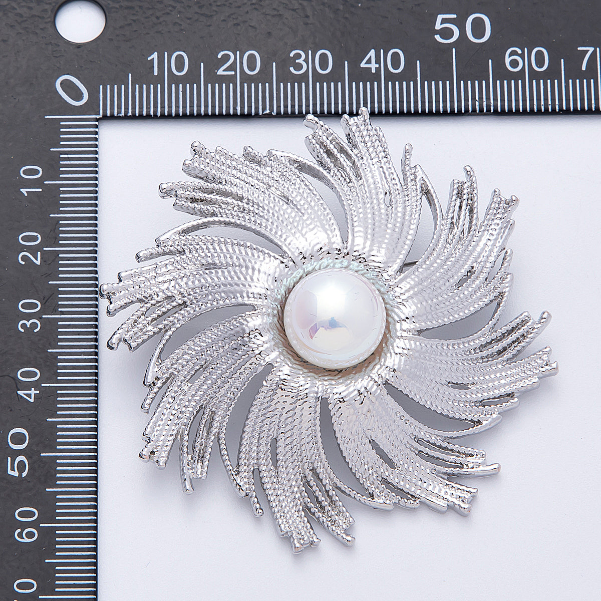 Silver 61.7mm x 59.3mm Shell Pearl Circular Celestial Sun Pin Brooch | BH-097
