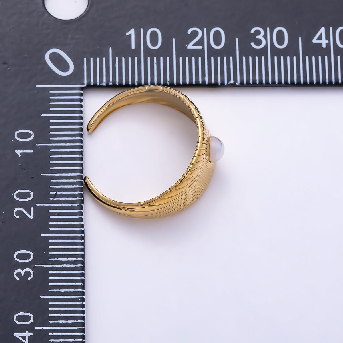 PVD Gold Stainless Steel Shell Pearl Lined Signet Ring | Rings-00321