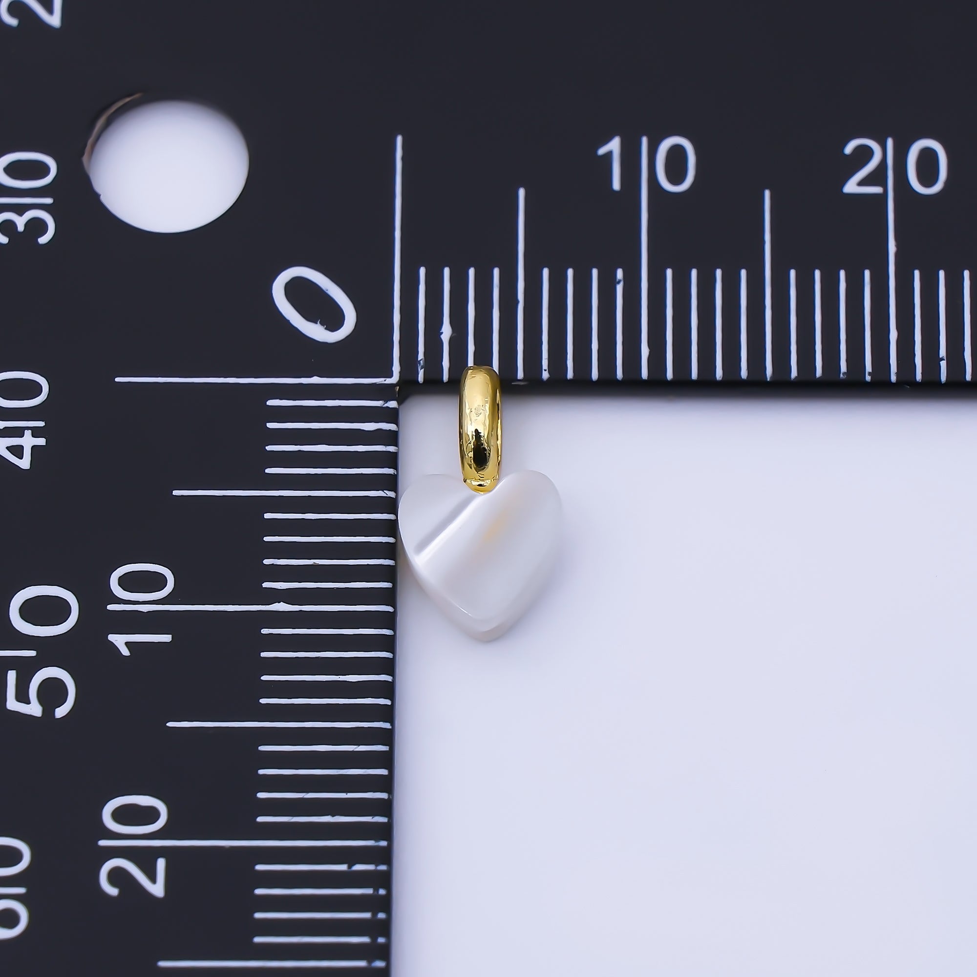 24K Gold Filled 10.8mm White Shell Pearl Heart Pendant | P1951