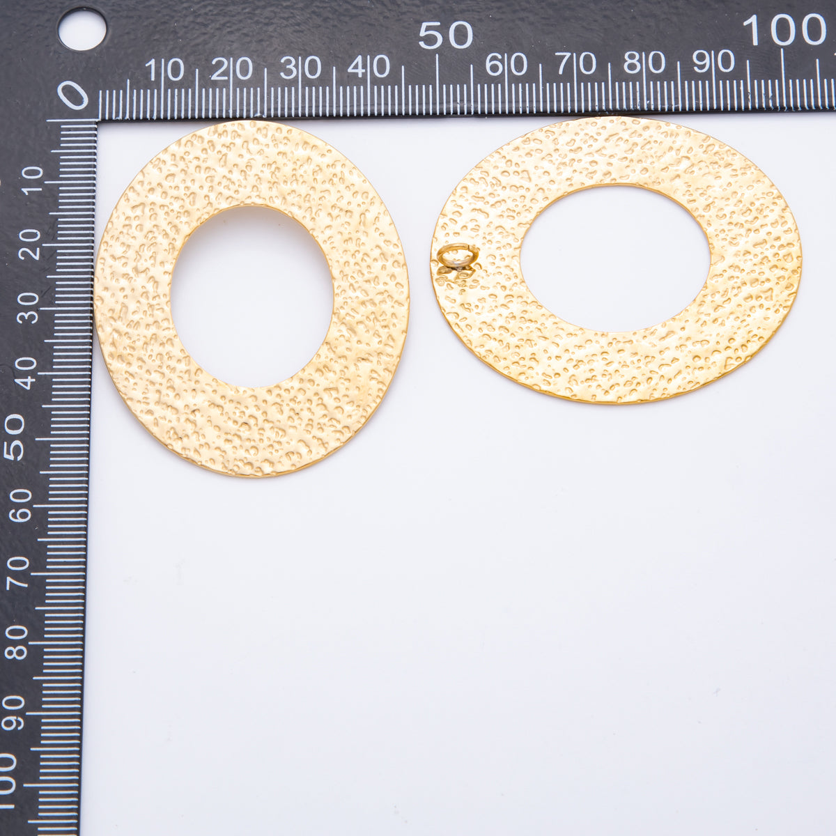 Stainless Steel 52.5mm Dotted Hammered Oval Donut Charm | J555