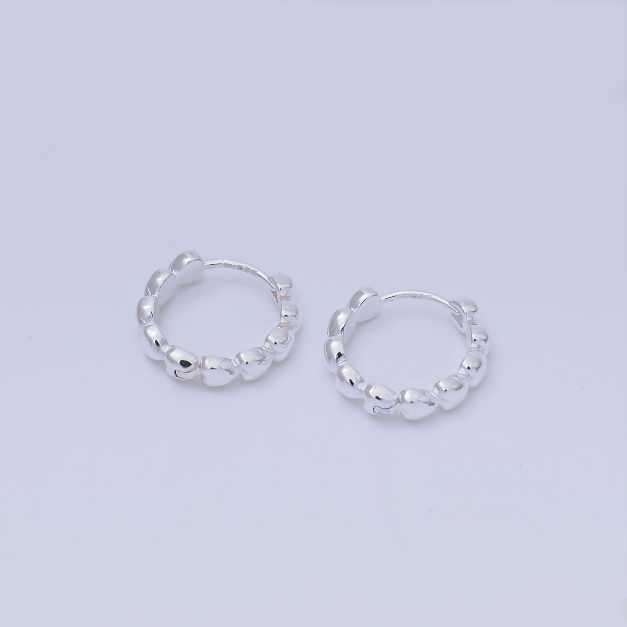 S925 Sterling Silver Tiny Round Linked-Heart Hinged Hoop Earrings | SL-659