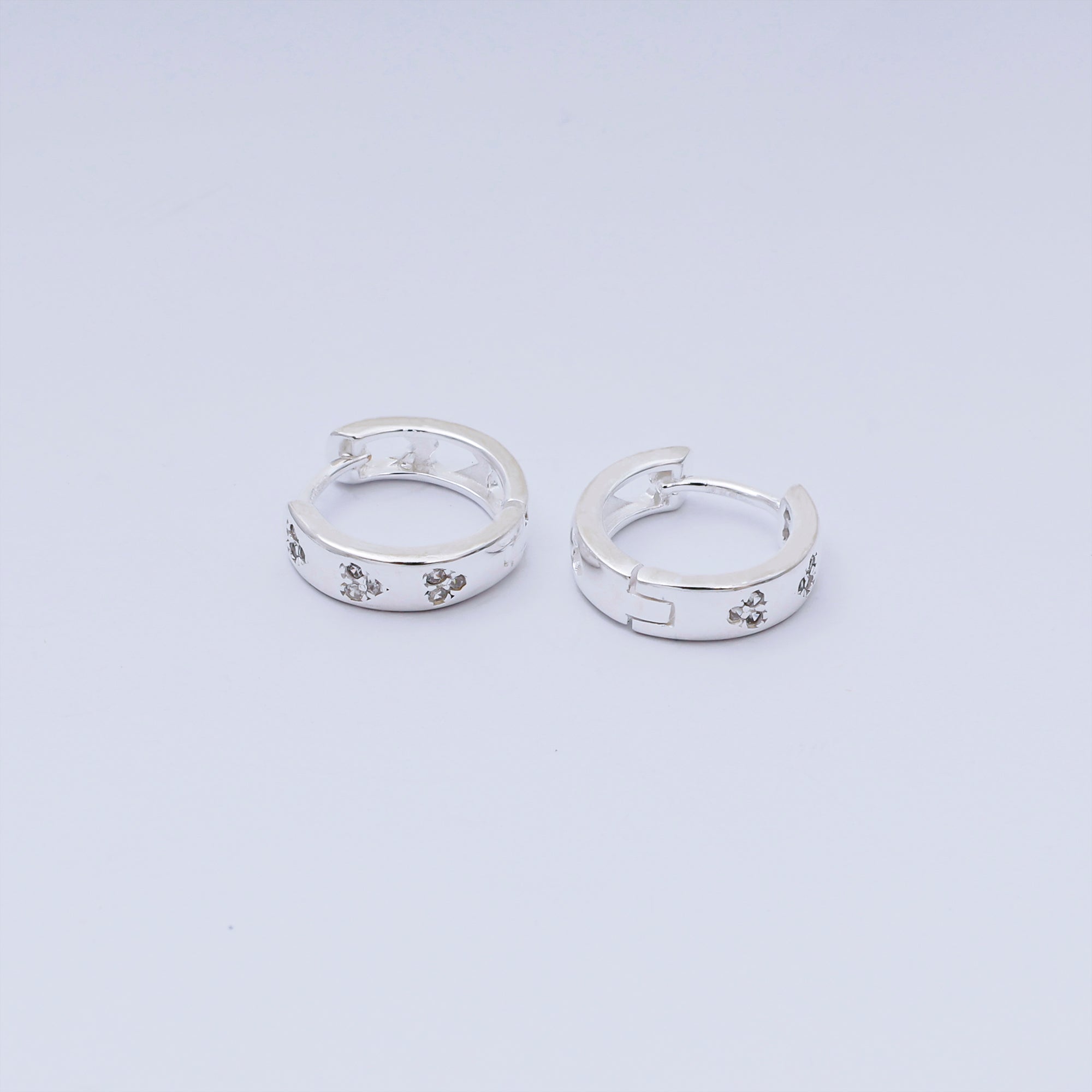S925 Sterling Silver Micro Paved CZ Trio Dazzle of Stones Hinged Hoop Earrings | SL-664
