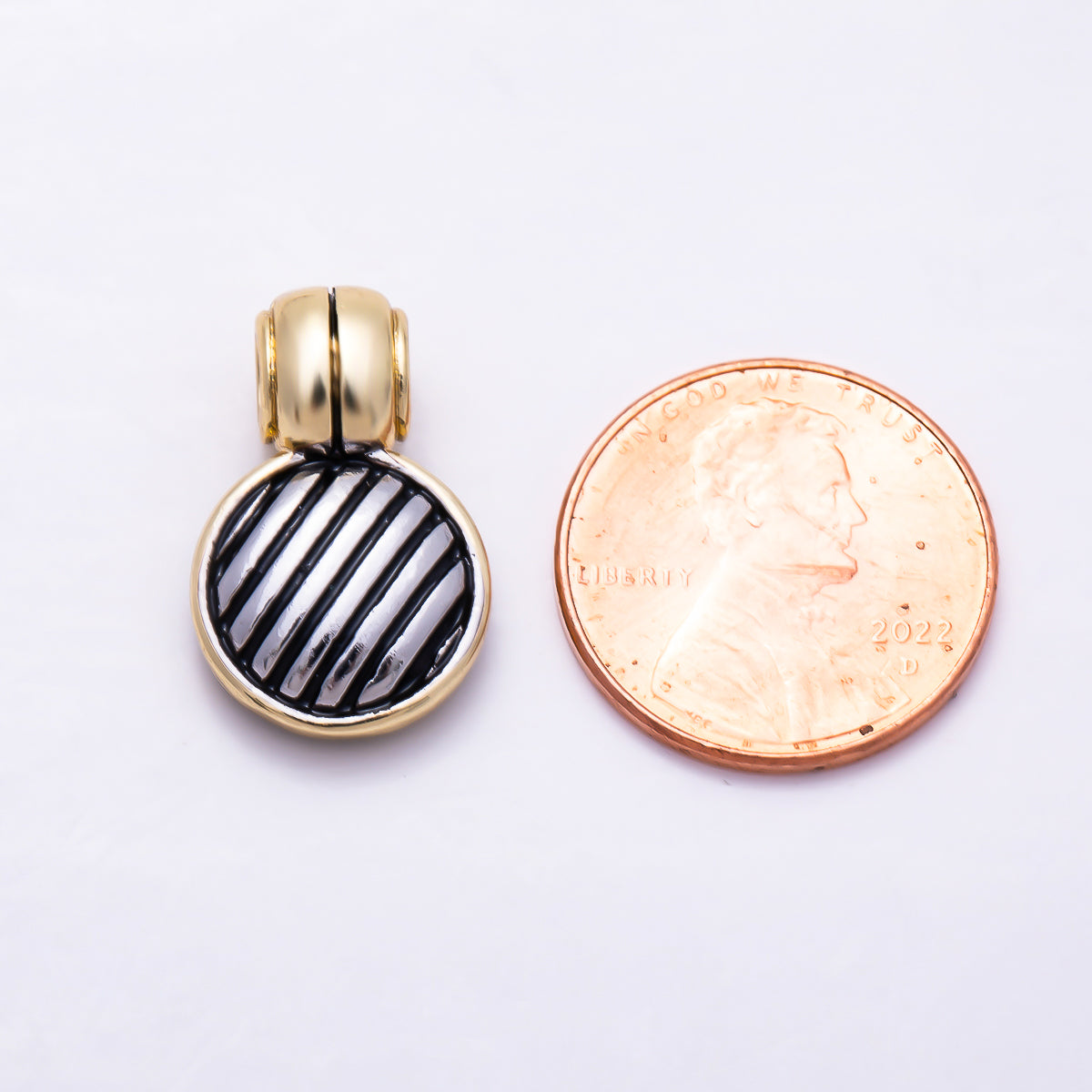 16K Gold Filled 20mm Two-Tone Round Diagonal Striped Black Enamel Pendant | Charms-01926