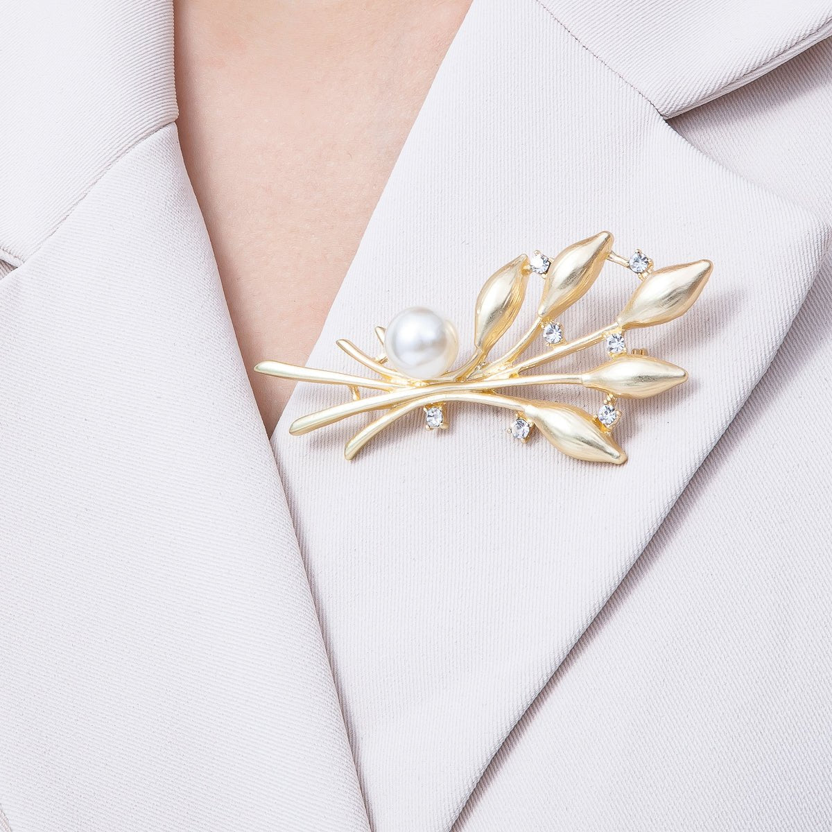 Gold Acrylic Pearl Flower Nature Pin Brooch | BH - 029 - DLUXCA