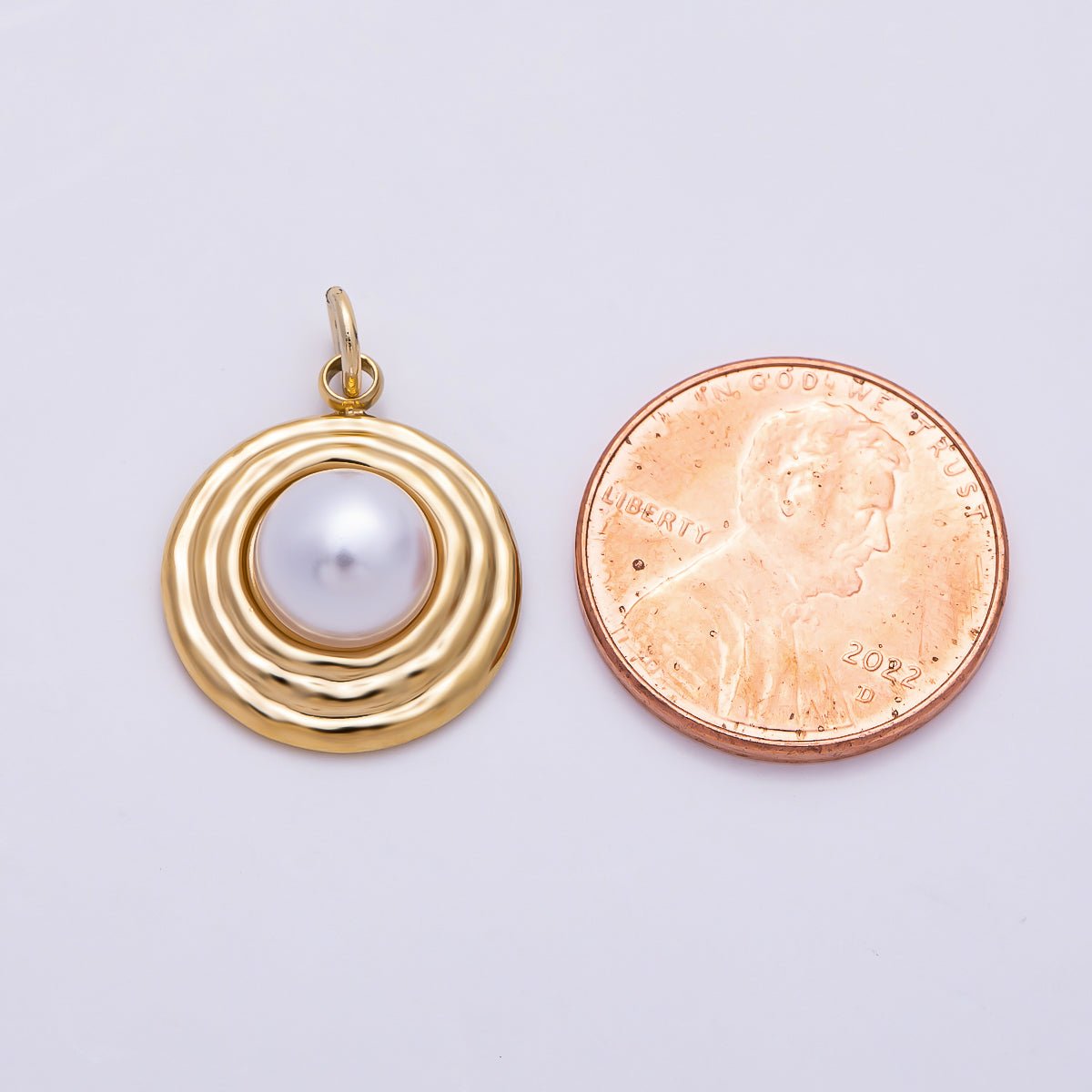 PVD Gold Stainless Steel 18mm White Shell Pearl Ribbed Round Charm | Charms-01439 - DLUXCA