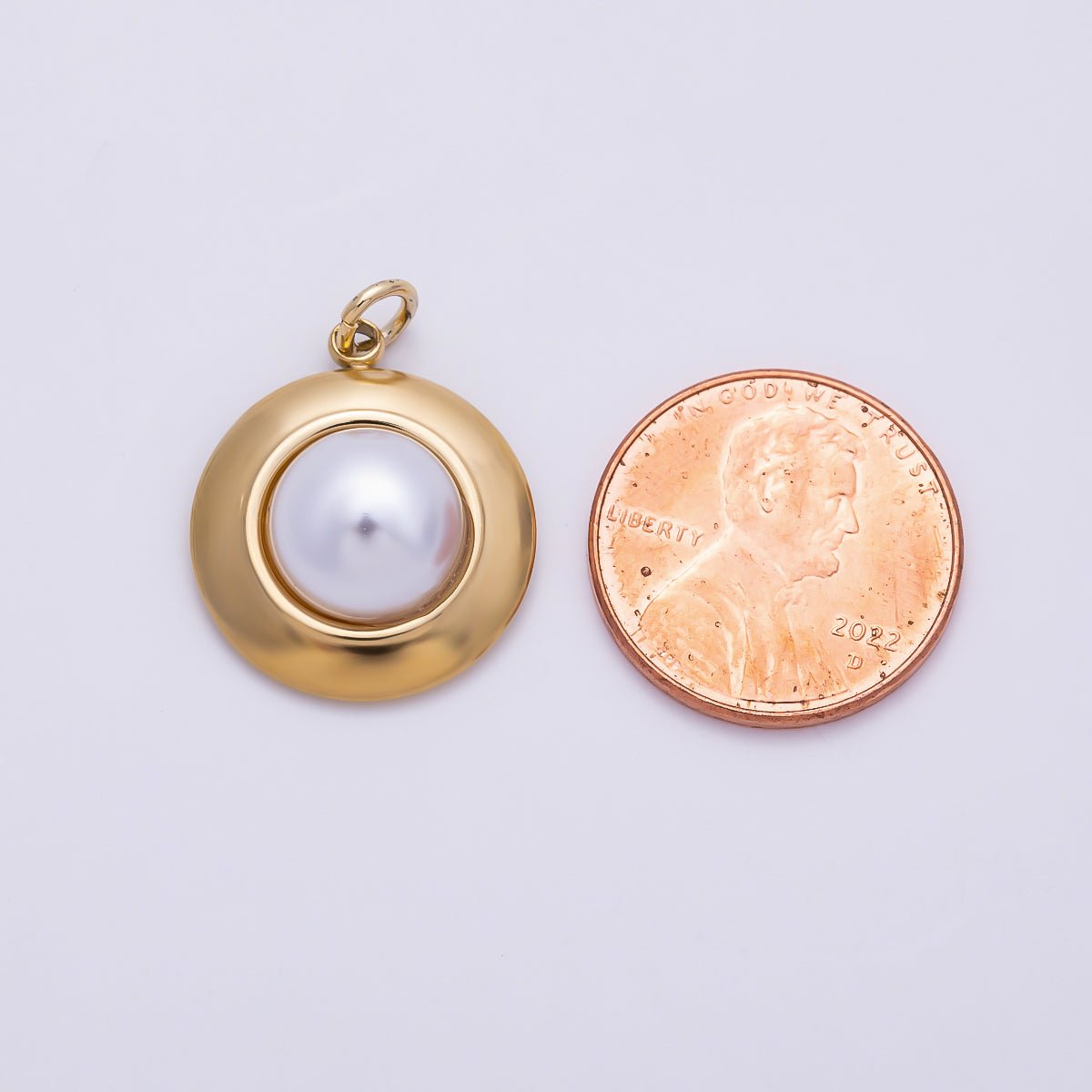 PVD Gold Stainless Steel 20mm Shell Pearl Bezel Round Charm | Charms-01438 - DLUXCA