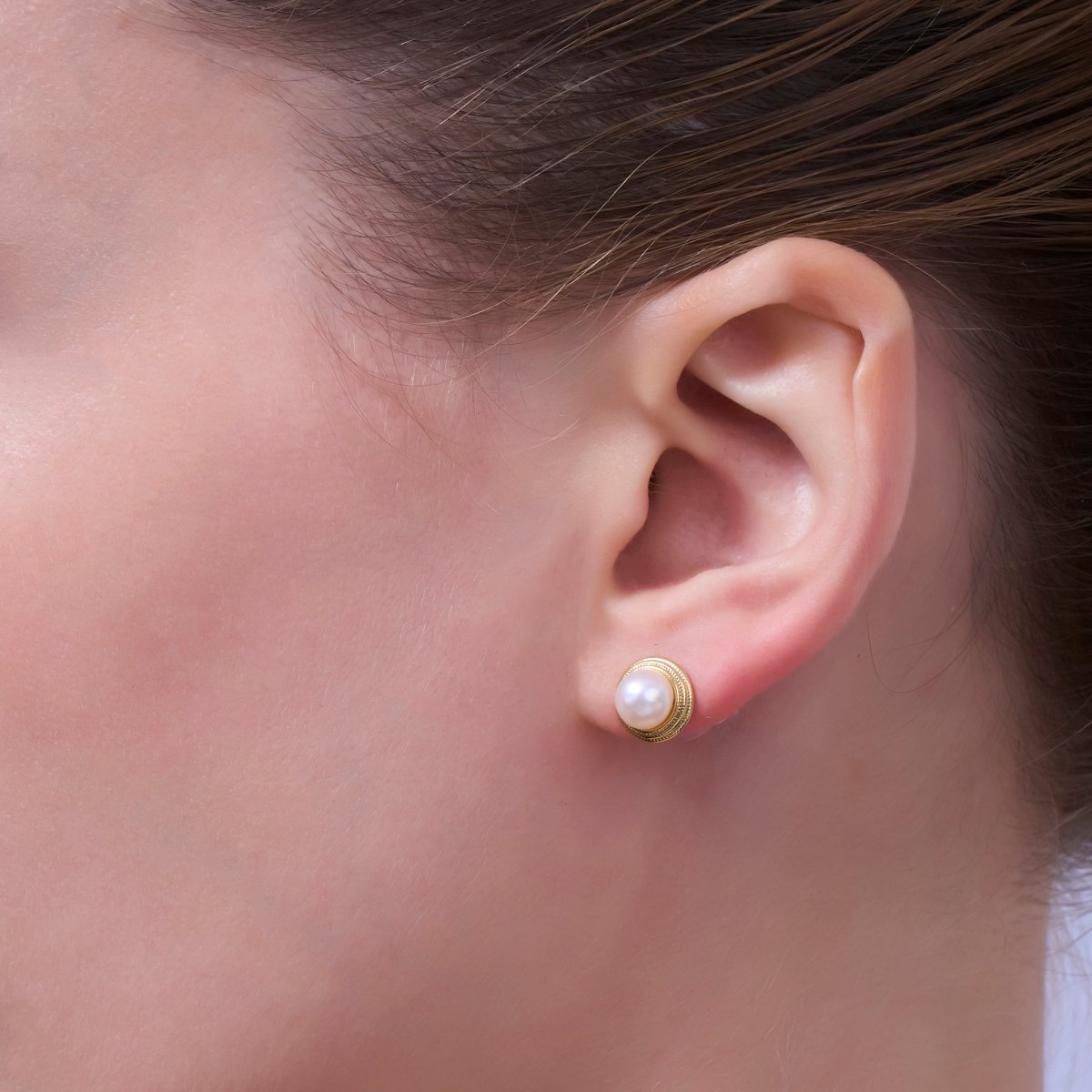 Round White Shell Pearl Band Stud Earrings in Gold & Silver | AE1030 AE1031 - DLUXCA