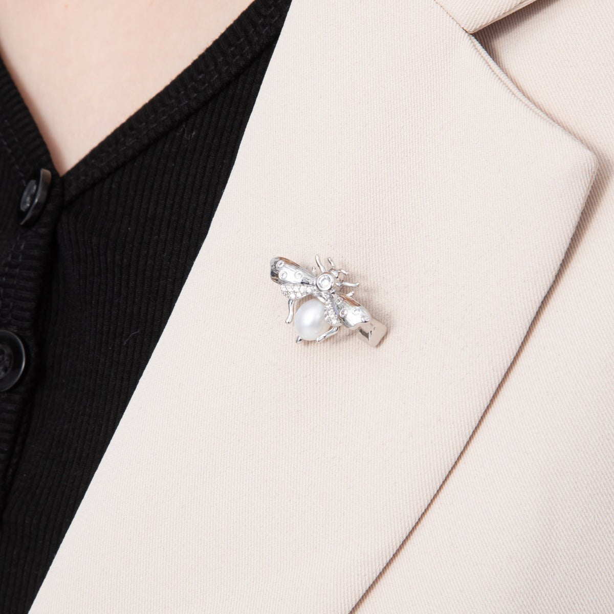 Silver 17mm x 24.5mm Clear CZ Faux Shell Pearl Bumble Bee Insect Pin Brooch | BH - 011 - DLUXCA