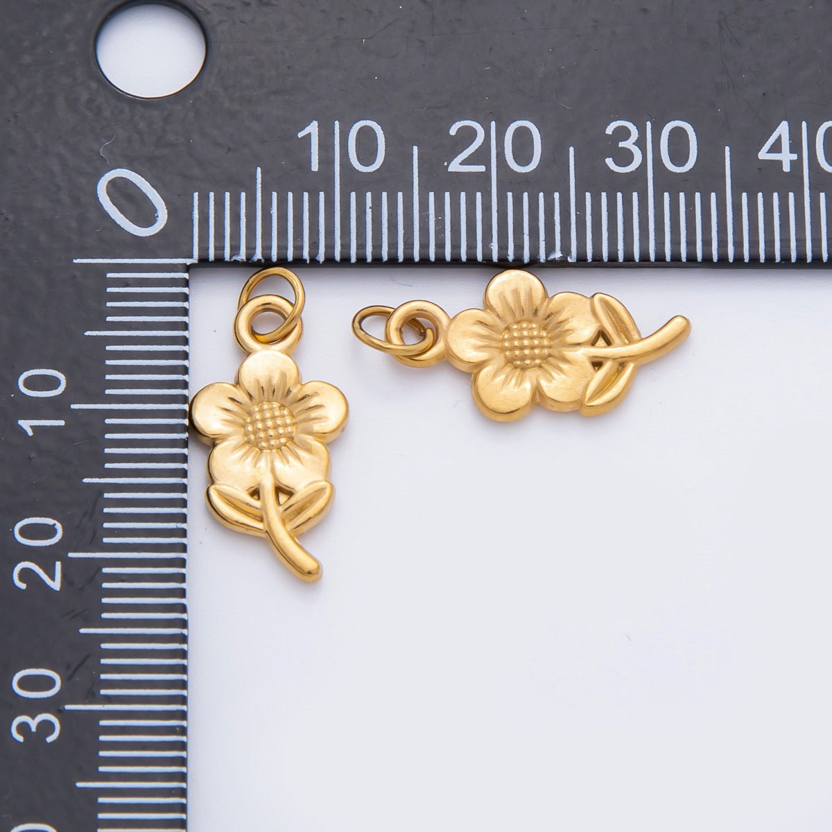 Stainless Steel 22.5mm Daisy Flower Minimalist Mini Charm | C190 - DLUXCA