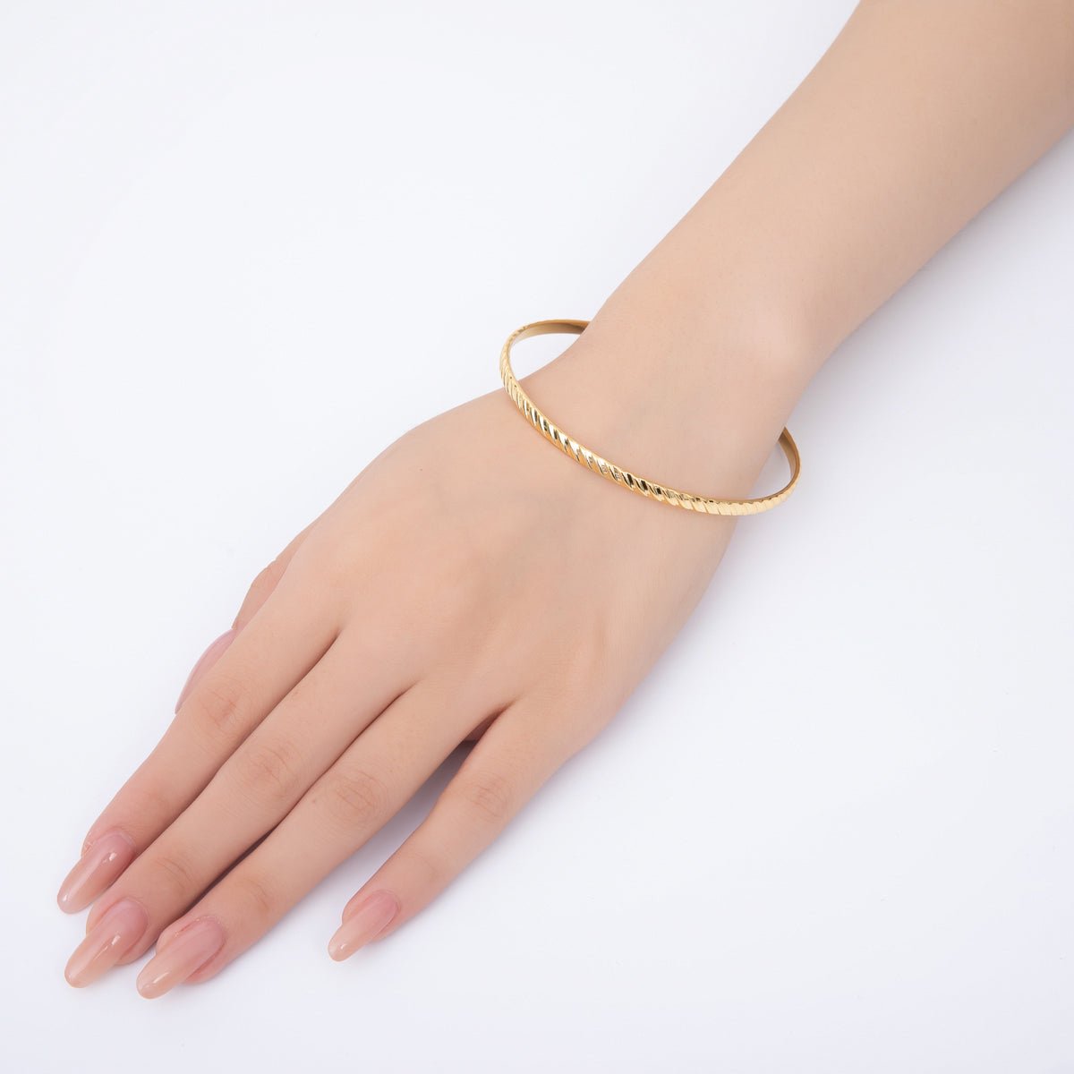 Stainless Steel Diagonal Ridge Pattern Round Bangle Bracelet | WA - 3464 - DLUXCA