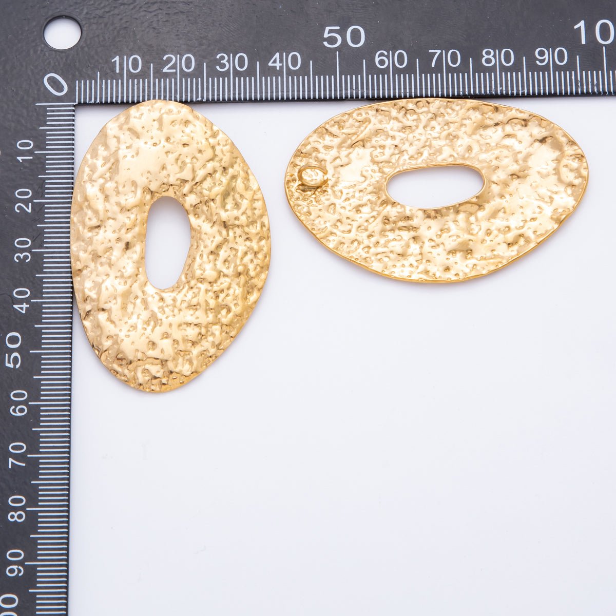 Stainless Steel Hammered Donut Oval Geometric Charm | J506 - DLUXCA