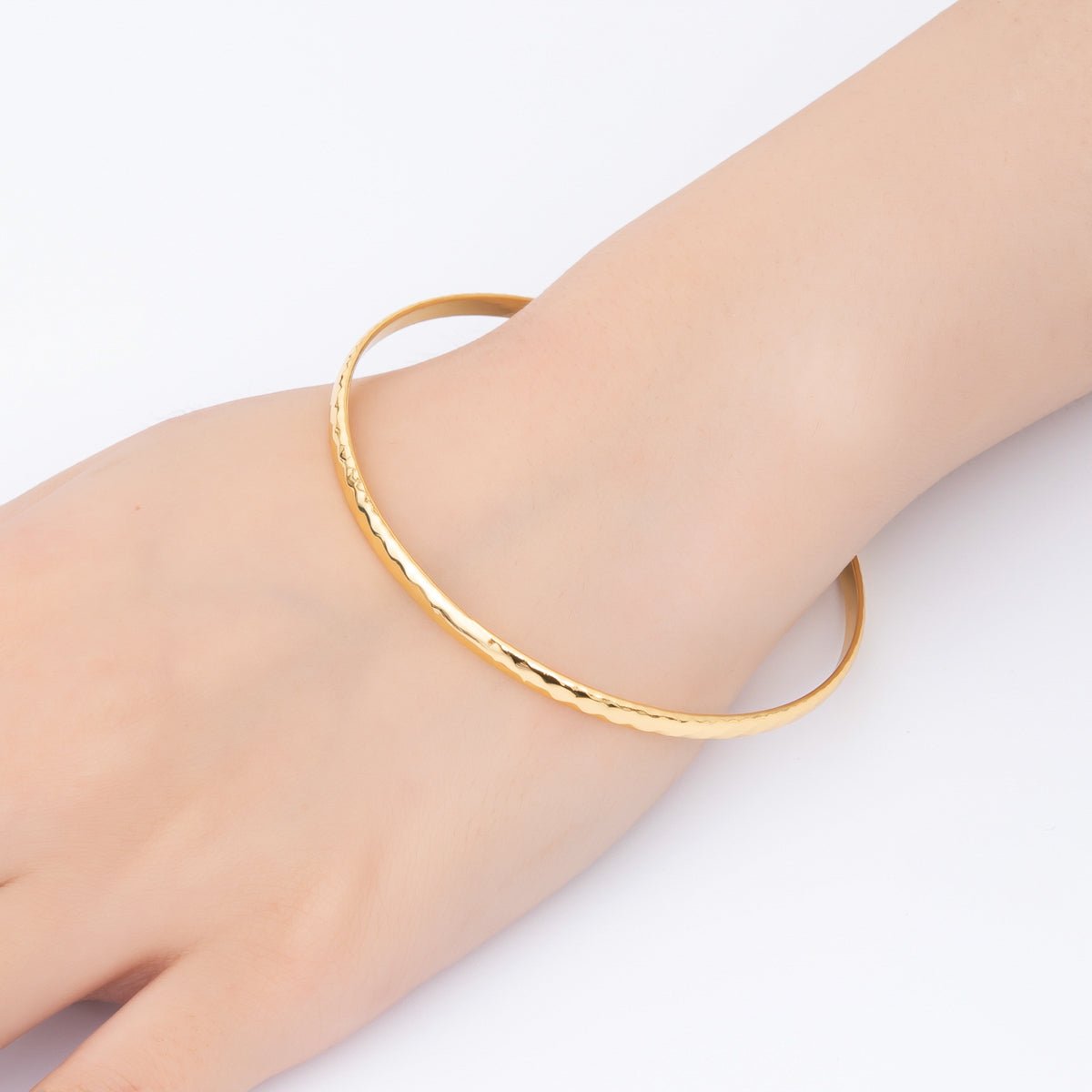 Stainless Steel Hammered Ridge Pattern Round Bangle Bracelet | WA - 3465 - DLUXCA