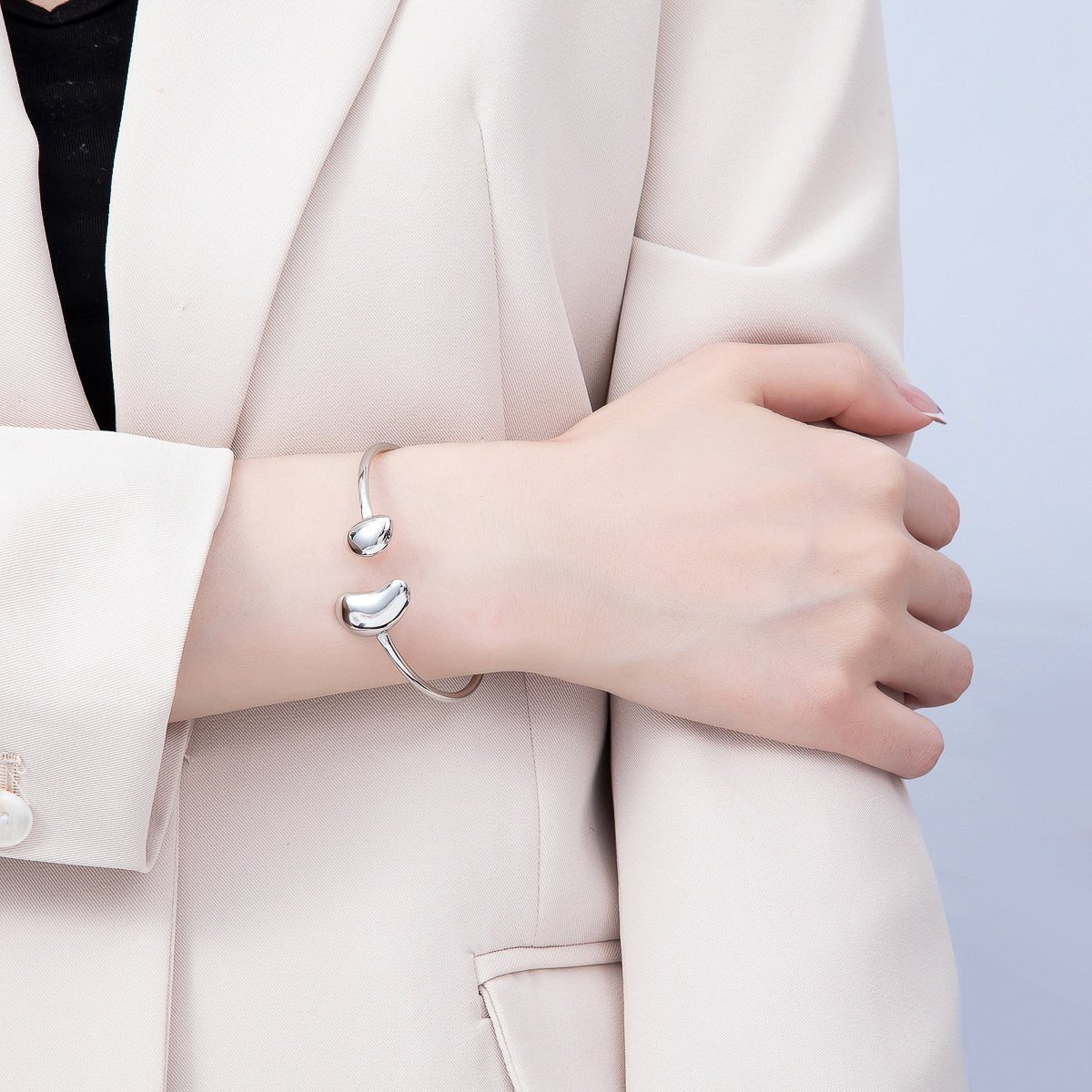 Stainless Steel Silver PVD Minimalist Heart Oval Wrap Cuff Bracelet | WA-01233 - DLUXCA