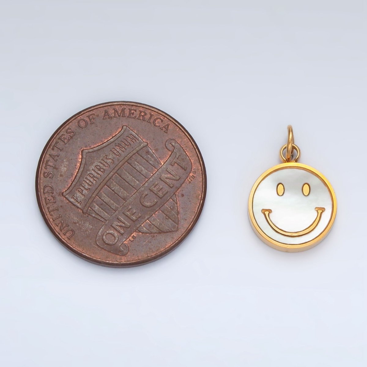 Stainless Steel Smiley Face Shell Pearl Round Charm | P1044 - DLUXCA