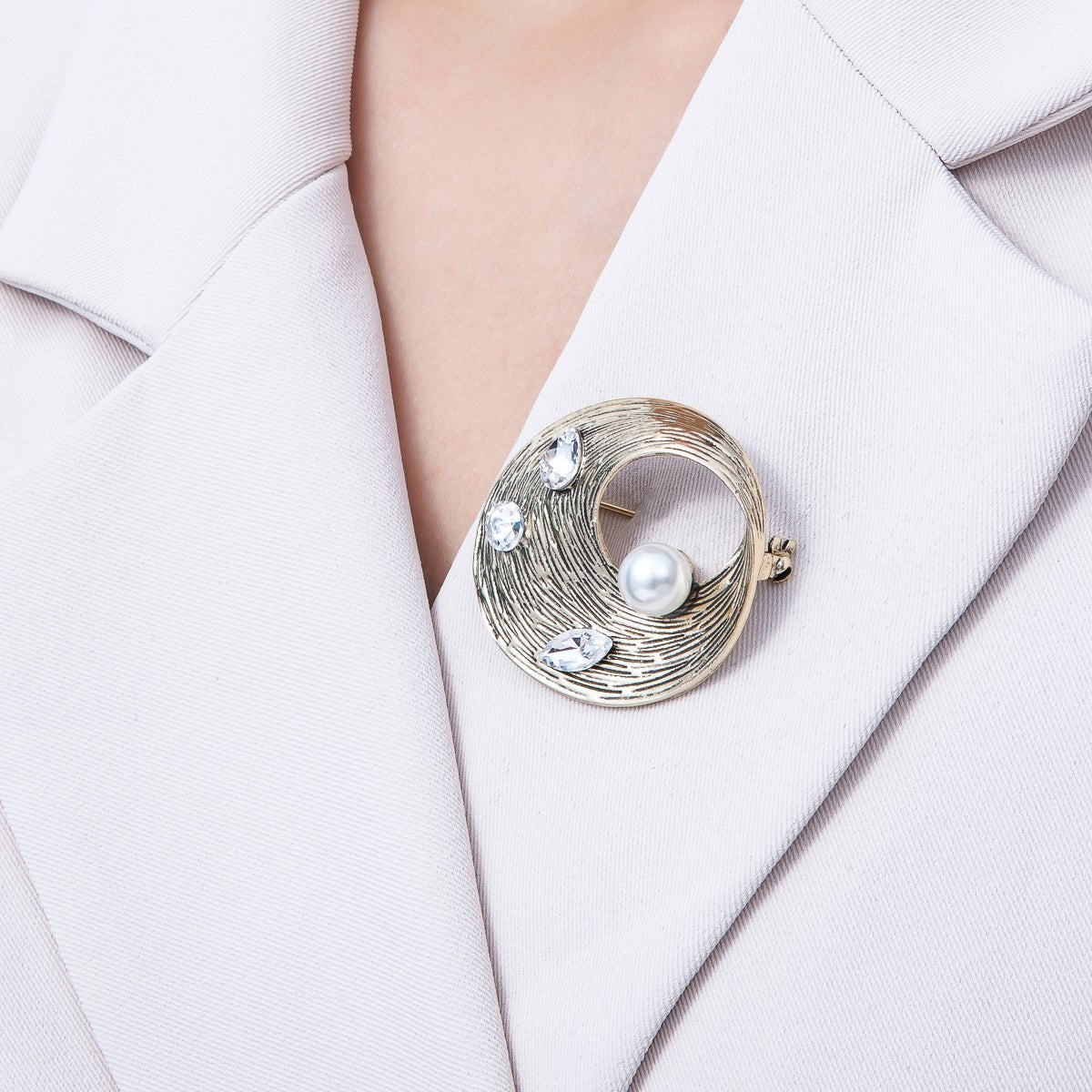 Vintage Antique Gold 41mm Mix Cut CZ Single Shell Pearl in Twist Band Brooch Pin | BH - 027 - DLUXCA