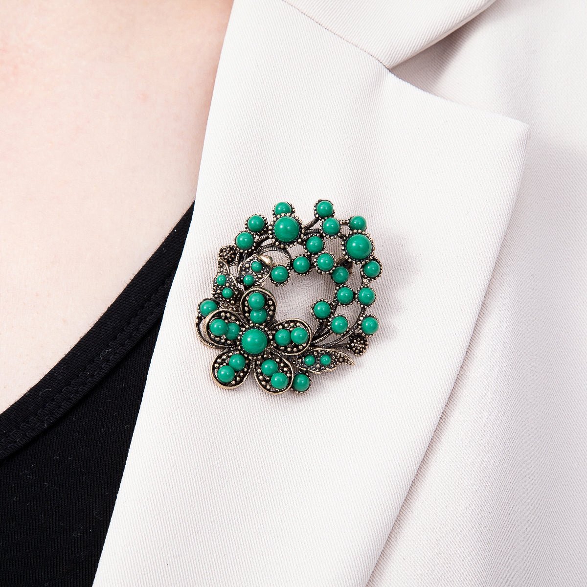 Vintage Gold 48mm Green Aventurine Round Dotted Flower Pin Brooch | BH-00176 - DLUXCA