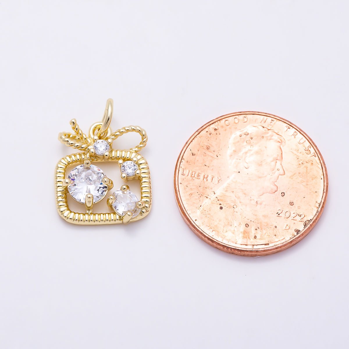 WINTER CHRISTMAS 16K Gold Filled 13mm Clear CZ Cluster Gift Box Ribbon Open Ribbed Charm | Charms-01602 - DLUXCA