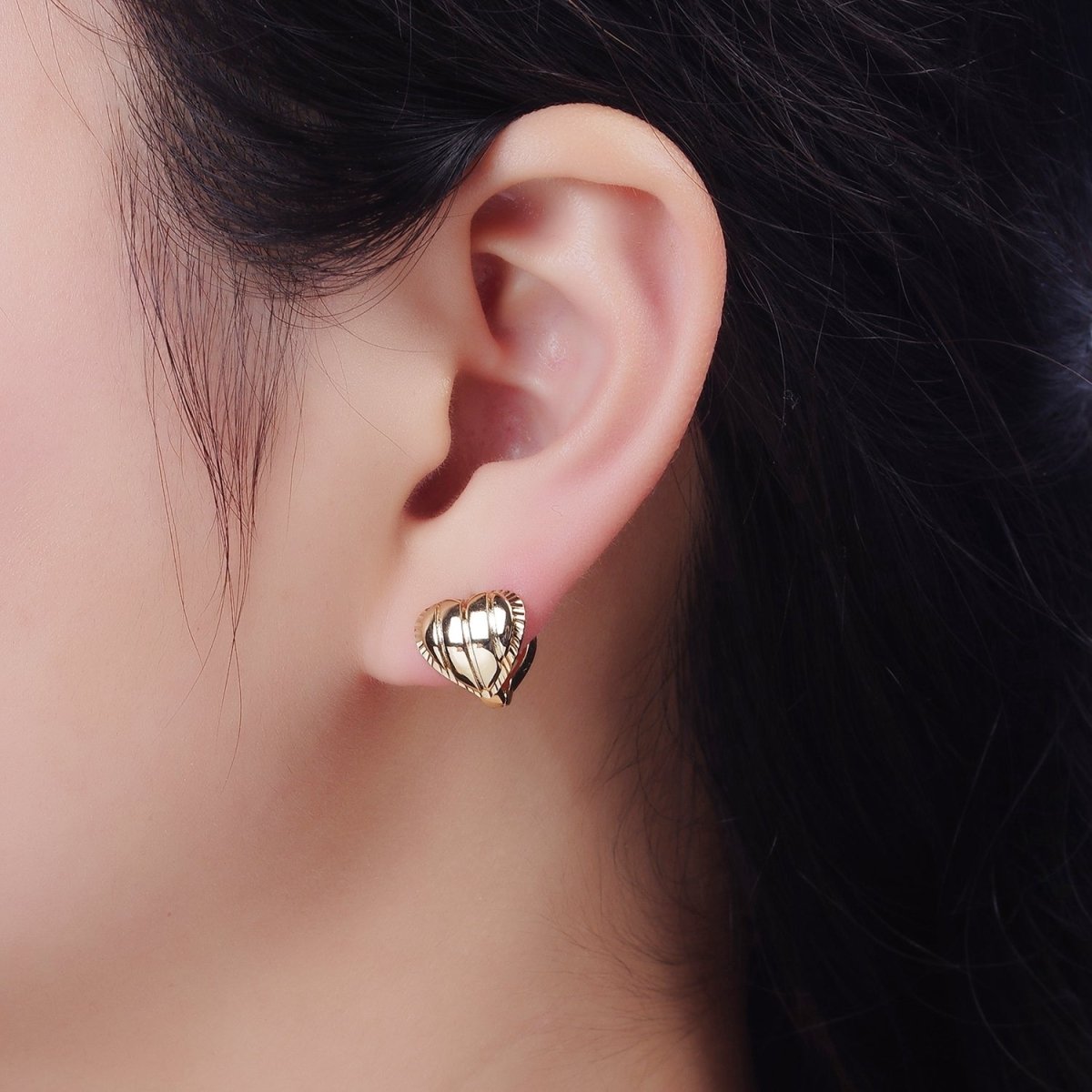 14K Gold Filled 12mm Puffed Heart Triple Lined Sunburst Outline Huggie Earrings | Y-883 - DLUXCA