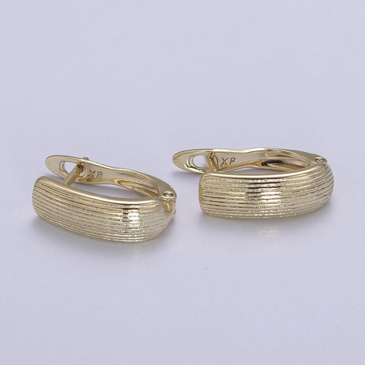 14K Gold Filled 15mm Line-Textured Oblong English Lock Hoop Earrings | V144 - DLUXCA