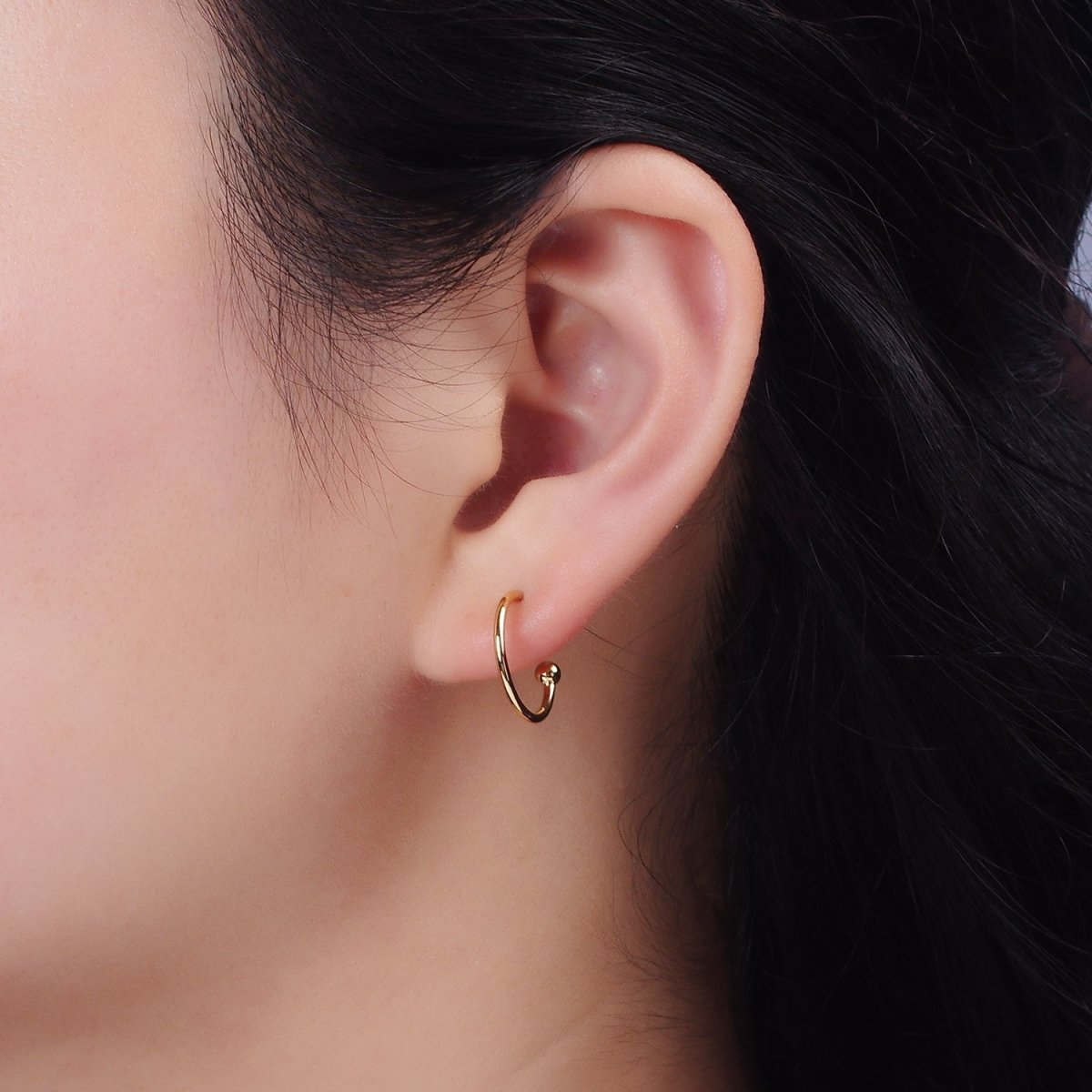 14K Gold Filled 15mm Minimalist Bubble Bead C-Shaped Hoop Earrings | AE761 - DLUXCA
