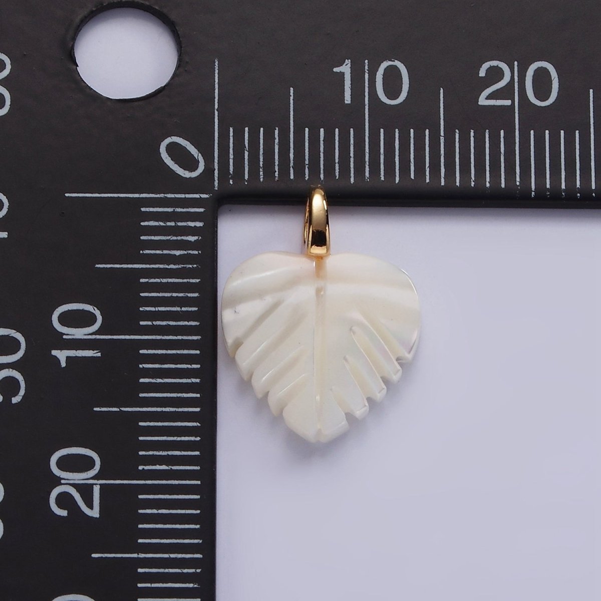 14K Gold Filled 17mm Shell Pearl Heart Nature Monstera Leaf Pendant | P1640 - DLUXCA