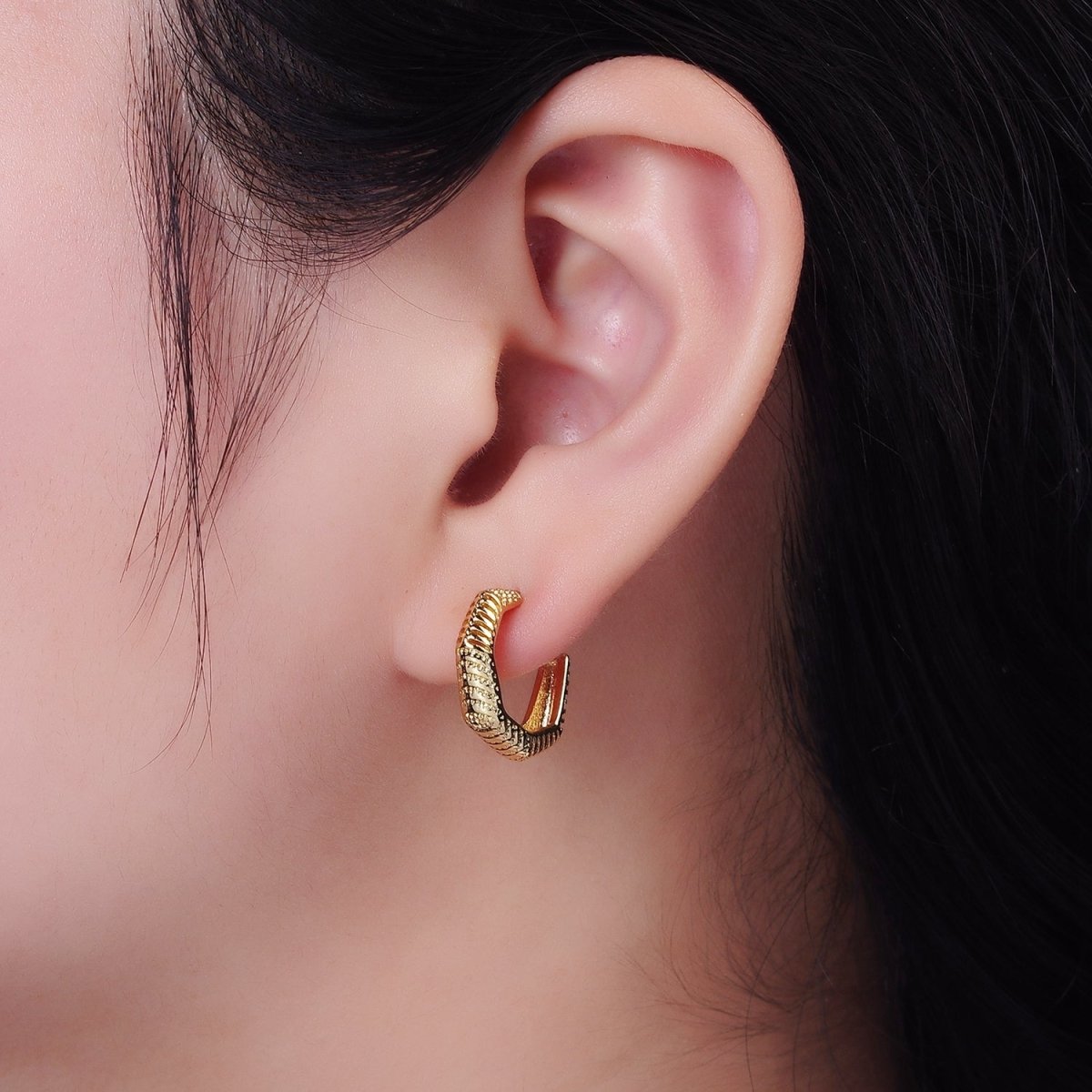 14K Gold Filled 18mm Open Textured Geometric C-Shaped Hoop Earrings | AB1117 - DLUXCA