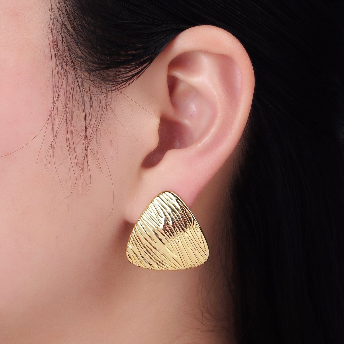 14K Gold Filled 24.3mm Line-Textured Triangle Stud Earrings | P470 - DLUXCA