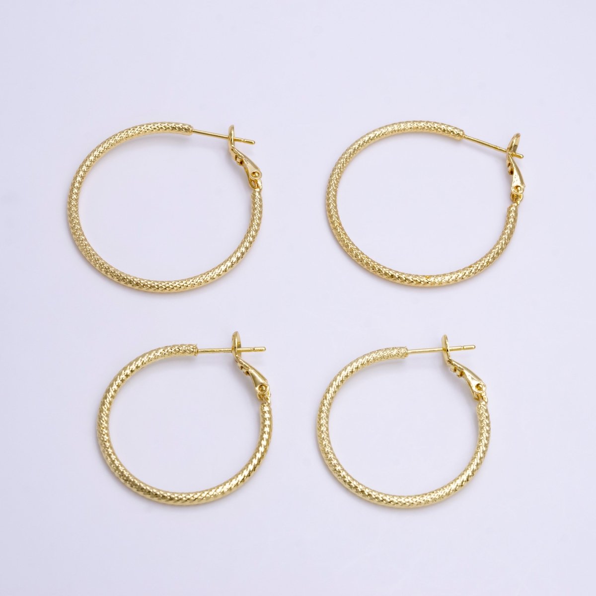 14K Gold Filled 30mm, 35mm Round Rhombus Textured Hinge Hoop Earrings | AE081 AE082 - DLUXCA