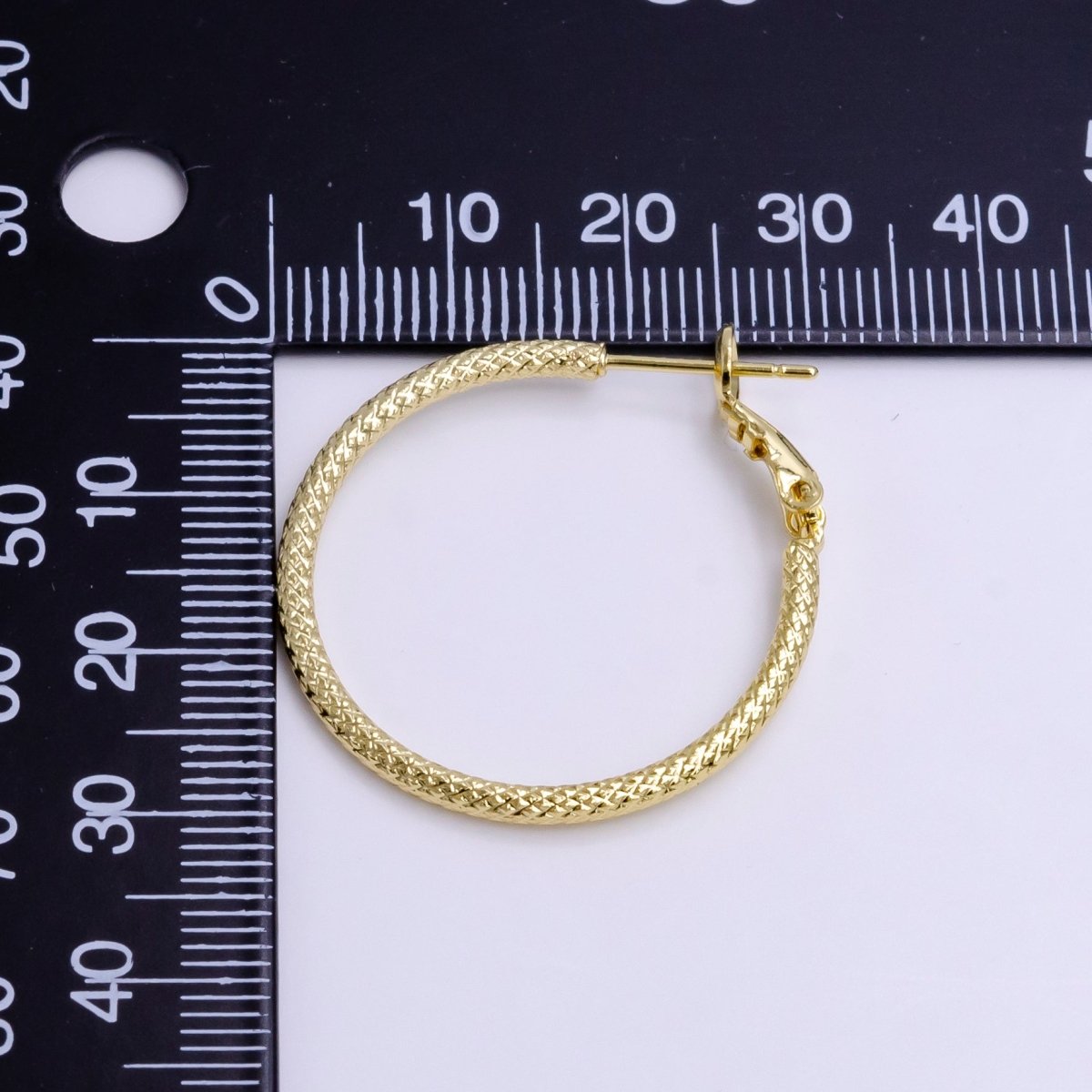 14K Gold Filled 30mm, 35mm Round Rhombus Textured Hinge Hoop Earrings | AE081 AE082 - DLUXCA