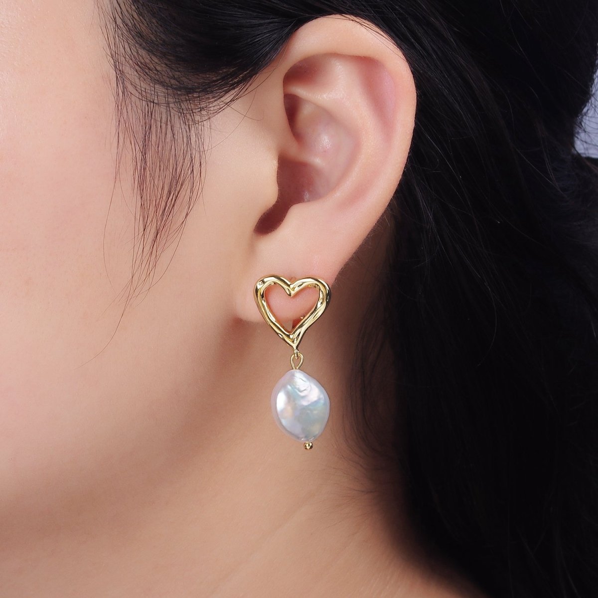 14K Gold Filled Freshwater Pearl Drop Dented Open Heart English Lock Earrings | AE689 - DLUXCA