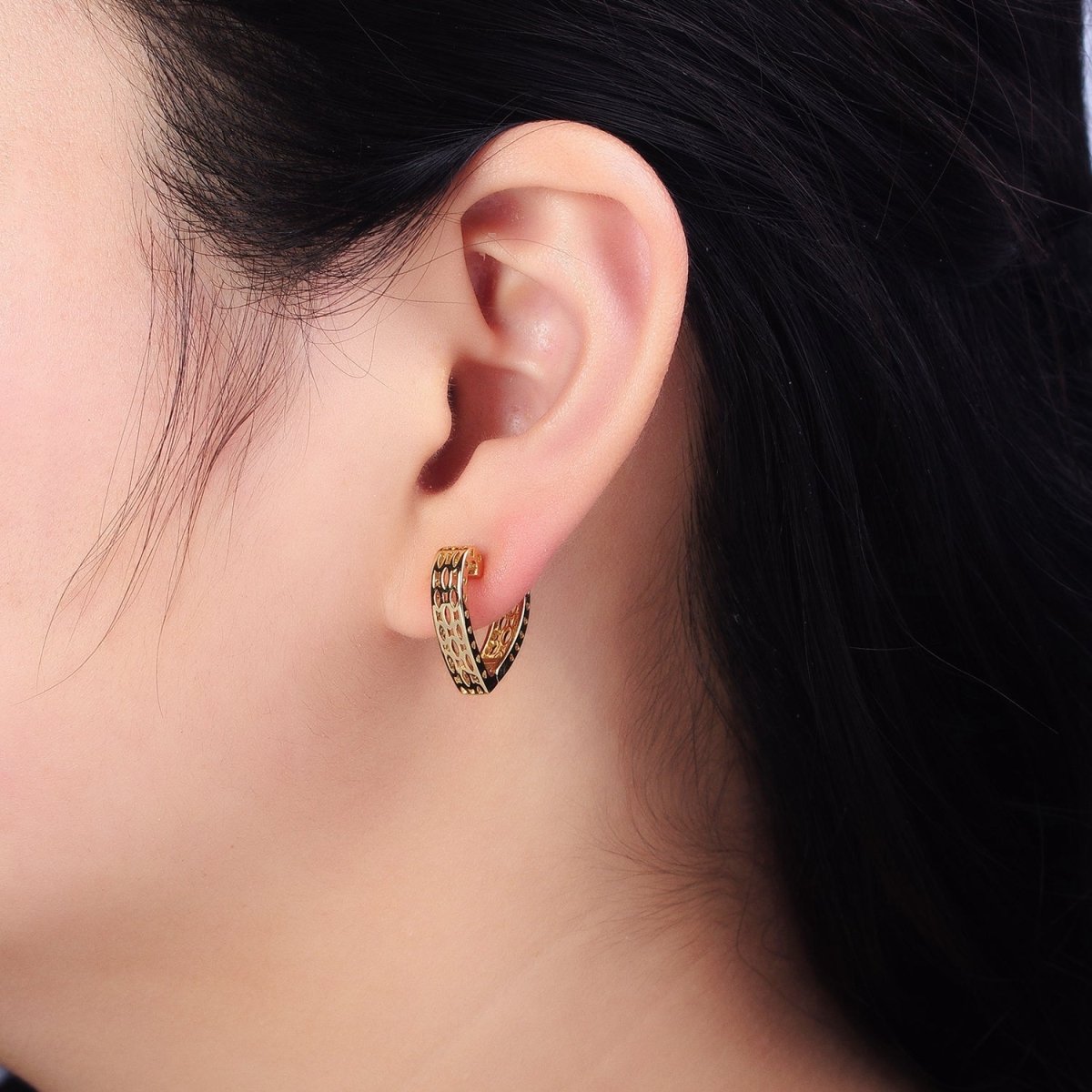 14K Gold Filled Geometric Filigree Heart Huggie Hoop Earrings | AD1530 - DLUXCA