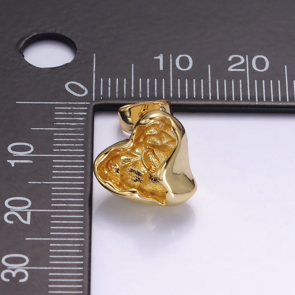 14K Gold Filled Molten Hammered Heart Stud Earrings | V287 - DLUXCA