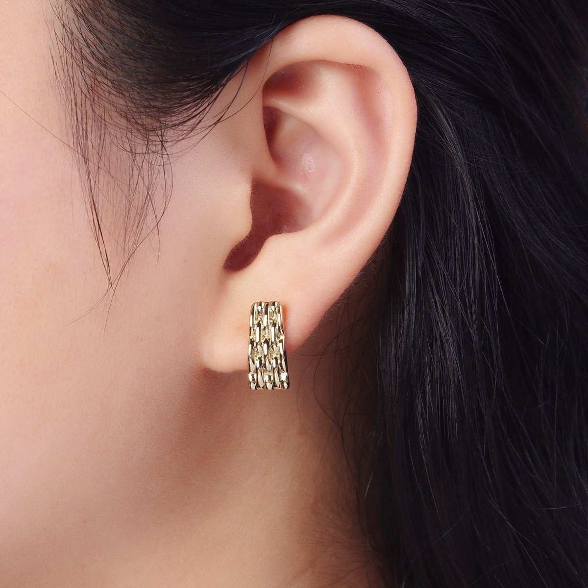 14K Gold Filled Panther Rectangular English Lock Latch Hoop Earrings | AE1023 - DLUXCA