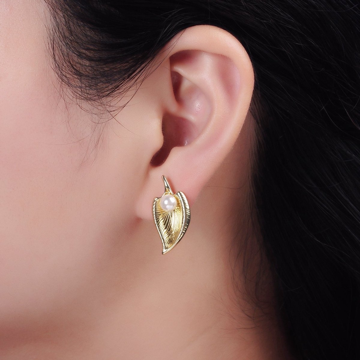 14K Gold Filled Pearl Curved Line-Textured Teardrop Dome Stud Earrings Set | AE955 - DLUXCA