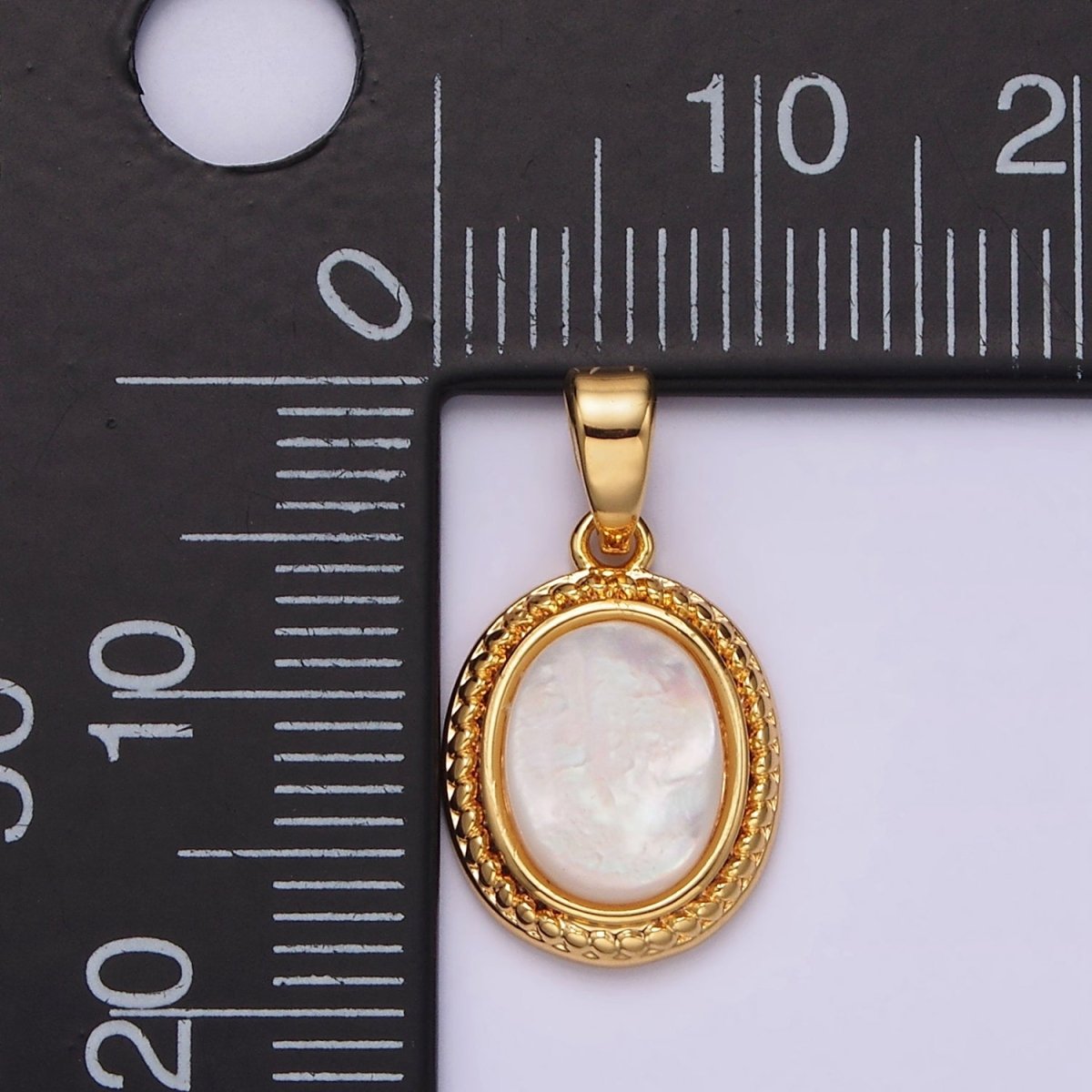 14K Gold Filled Shell Pearl Braided Bezel Oval Pendant | N1797 - DLUXCA