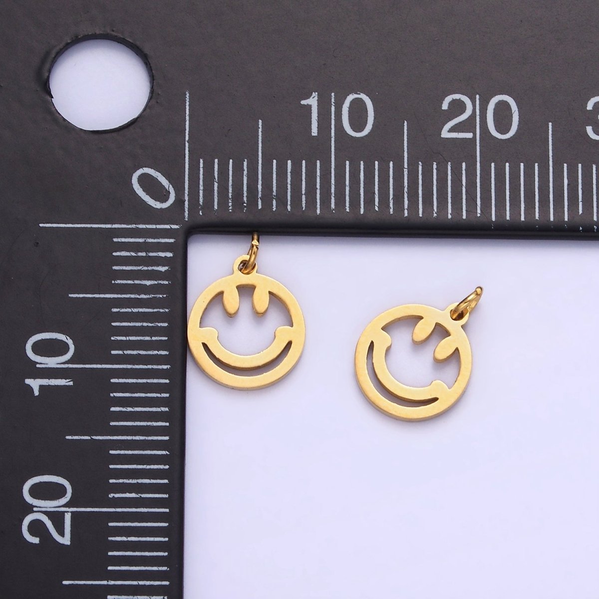 14K Gold Filled Smiley Face Emotion Open Round Charm | P951 - DLUXCA