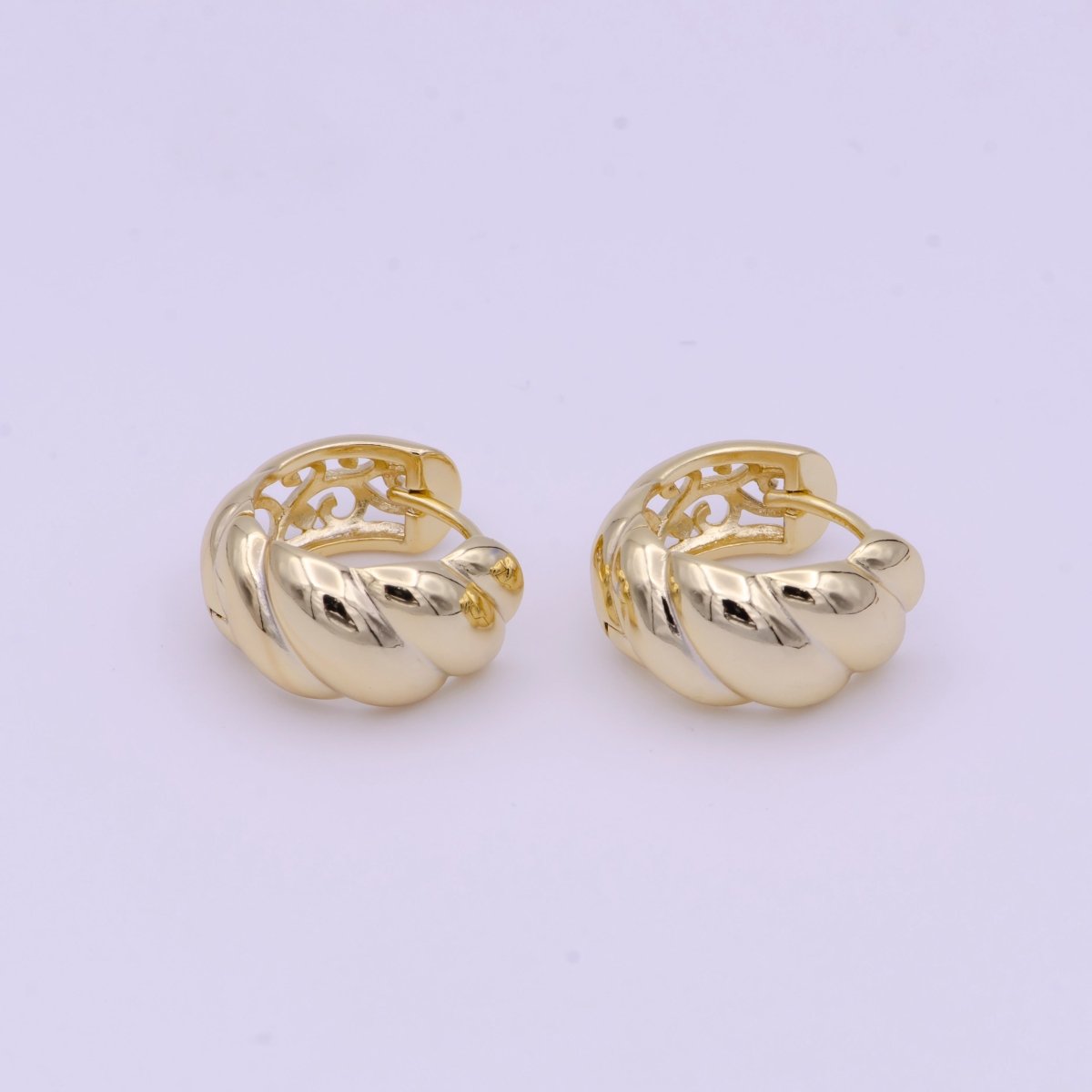 15.5mm Gold Croissant Twist Filigree Huggie Hoops Earrings | Y-163 - DLUXCA
