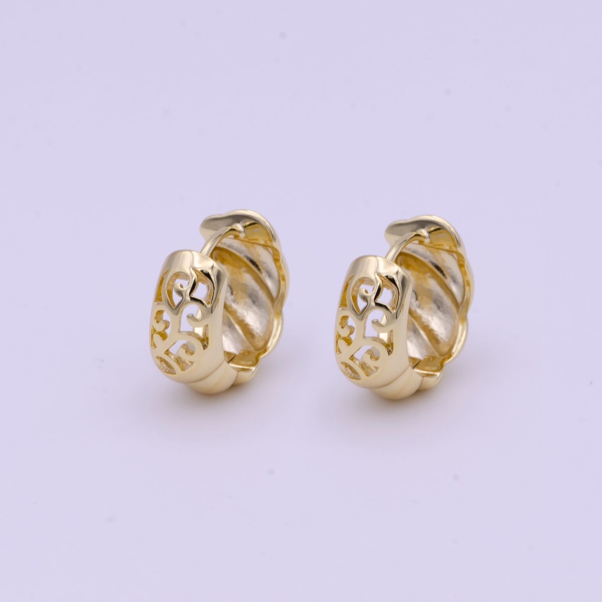 15.5mm Gold Croissant Twist Filigree Huggie Hoops Earrings | Y-163 - DLUXCA