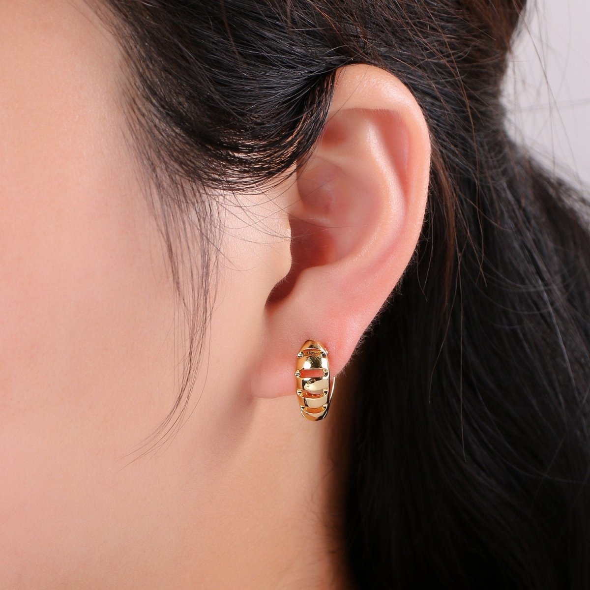 15mm Huggie Hoop Earring, Gold Large hoop earring, Chunky Hoops, Thick Gold Hoops, Medium hoop earrings, Vermeil Earring, gold Hoop Earrings Q-242 - DLUXCA