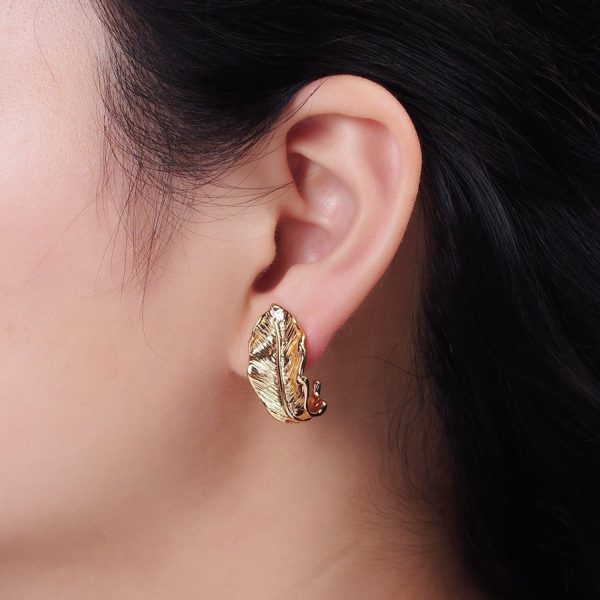 16K Gold Filled 25mm Nature Leaf Textured J-Shaped Hoop Earrings | AE889 - DLUXCA