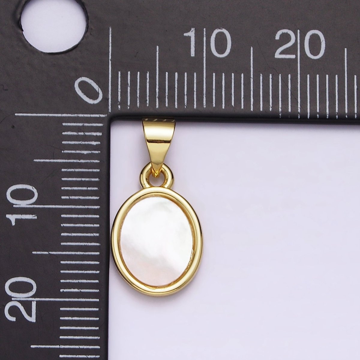18K Gold Filled 22mm White Shell Pearl Oval Pendant | AA556 - DLUXCA