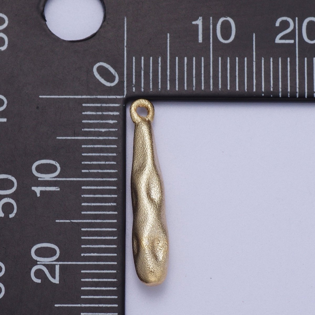 20 Pieces Gold Hammered Long Club Charm | D-574 - DLUXCA