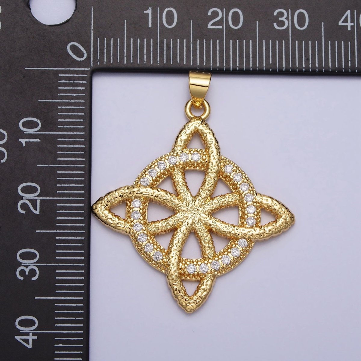 24K Gold Filled Celtic Knots Pendant AA257 - DLUXCA
