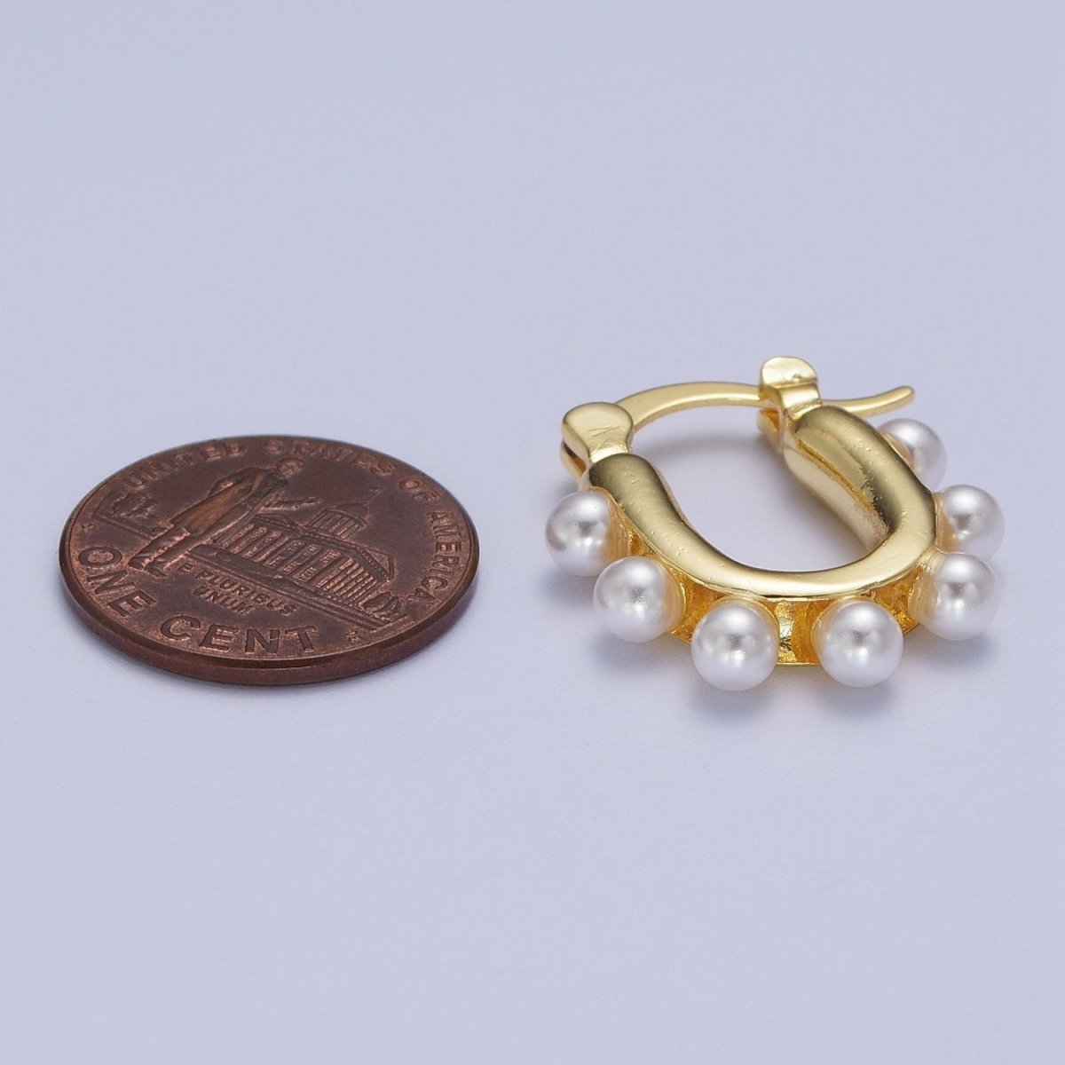 24K Gold Filled Round Pearl Lined 23.6mm U-Shaped Latch Earrings | Y-205 - DLUXCA