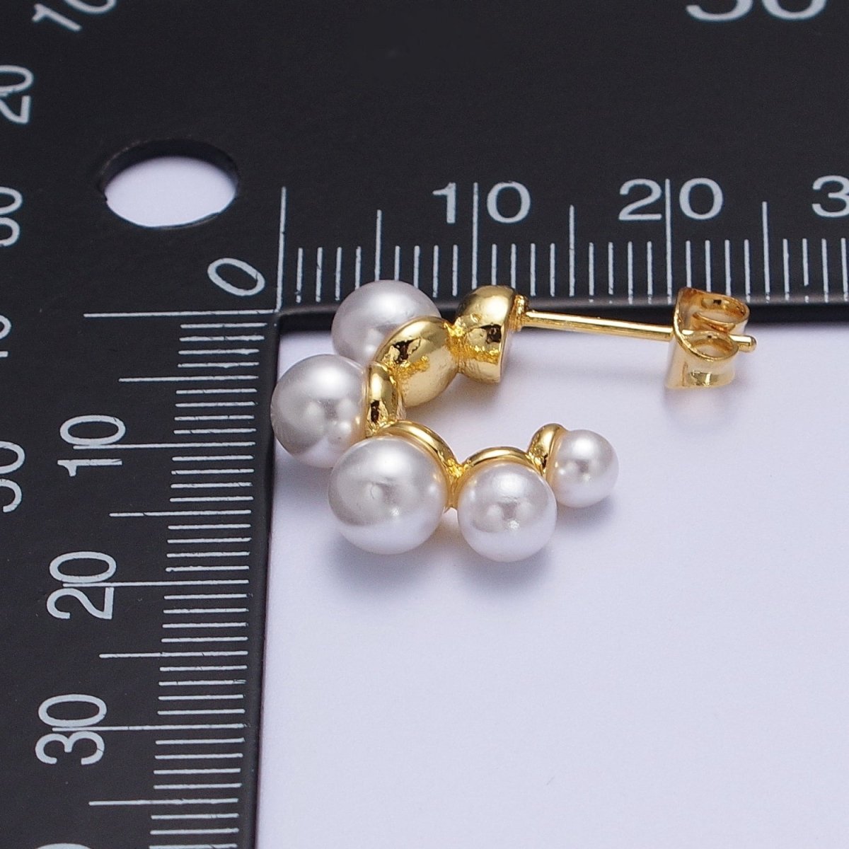 24K Gold Filled Round Pearl Lined C-Shaped 18mm Stud Earrings | Y-203 - DLUXCA