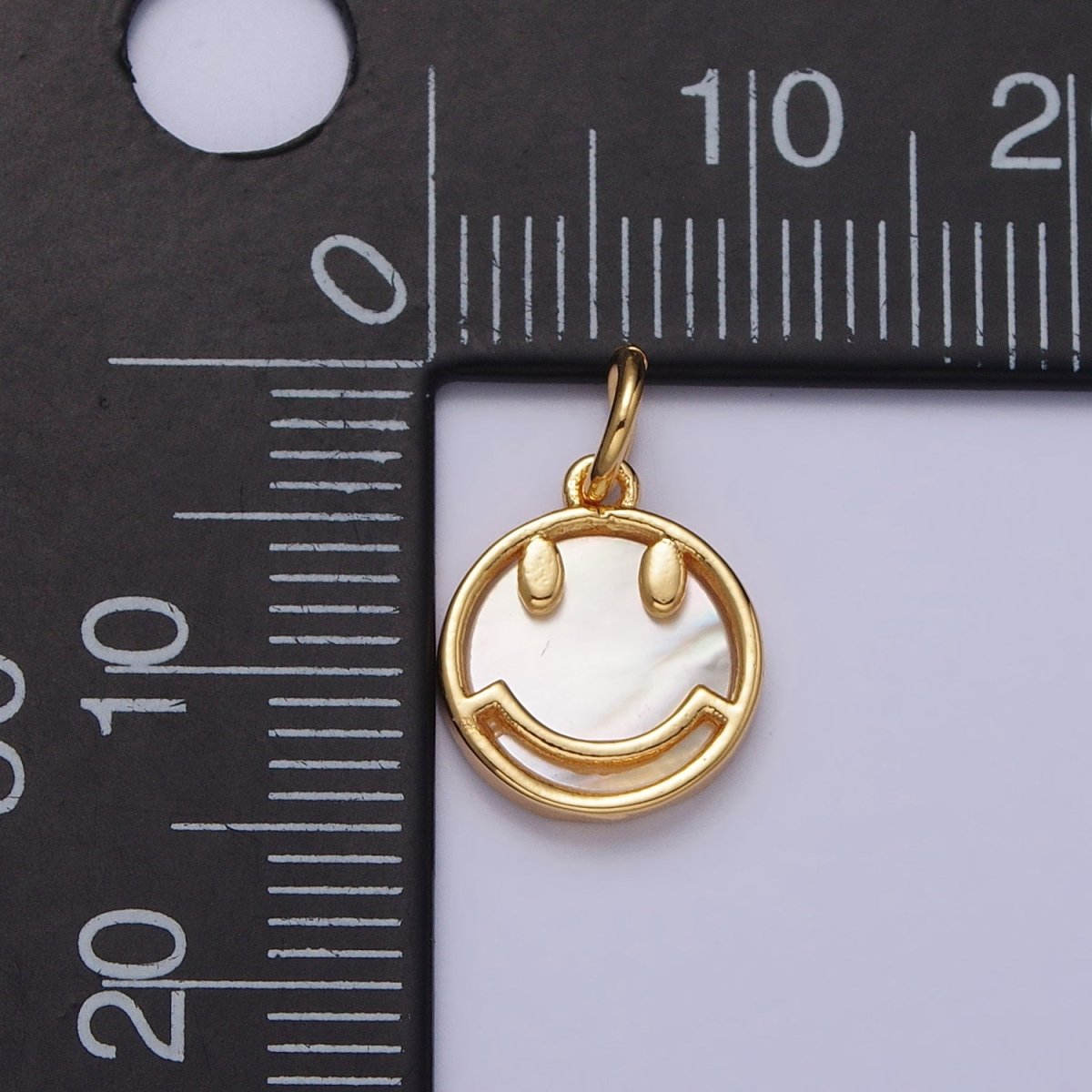 24K Gold Filled Smiley Face Shell Pearl Round Charm | AC250 - DLUXCA