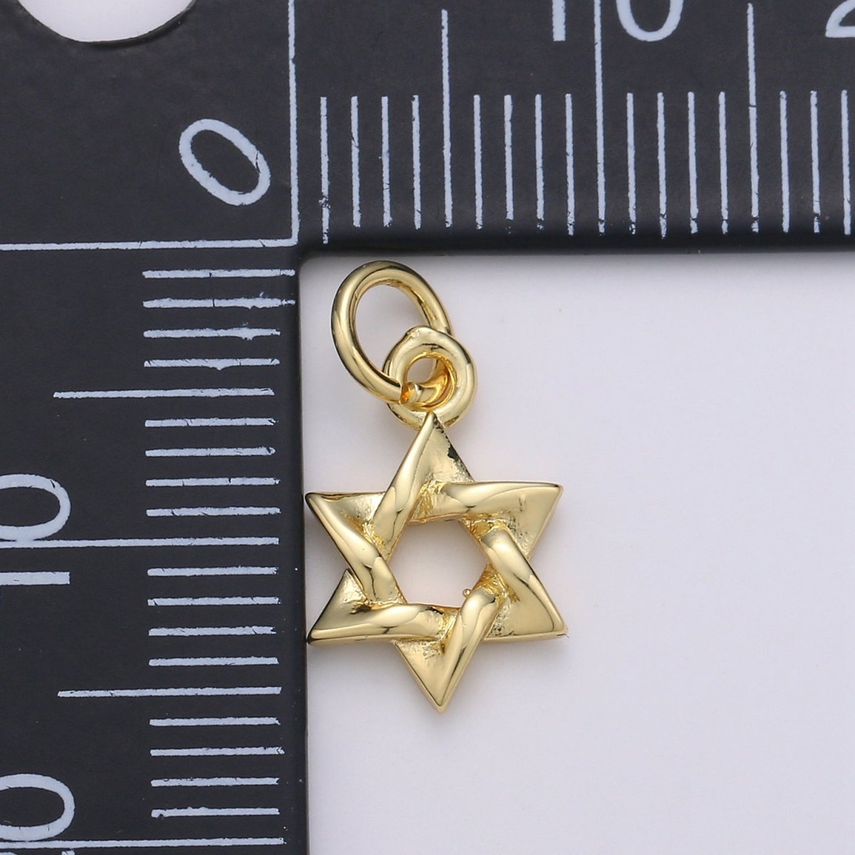 24K Gold Filled Star Charm D-922 - DLUXCA